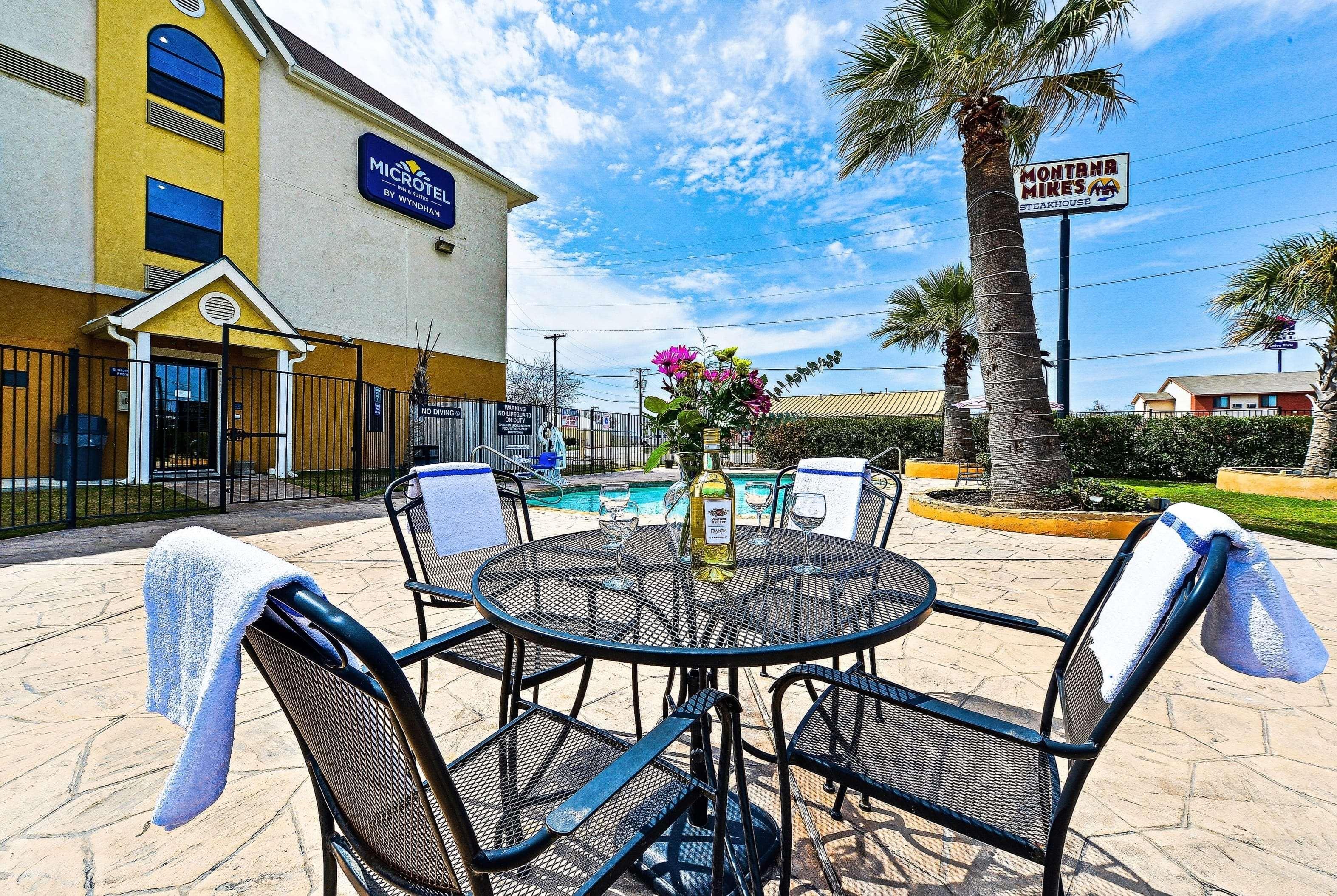 Microtel Inn & Suites By Wyndham New Braunfels I-35 Eksteriør bilde
