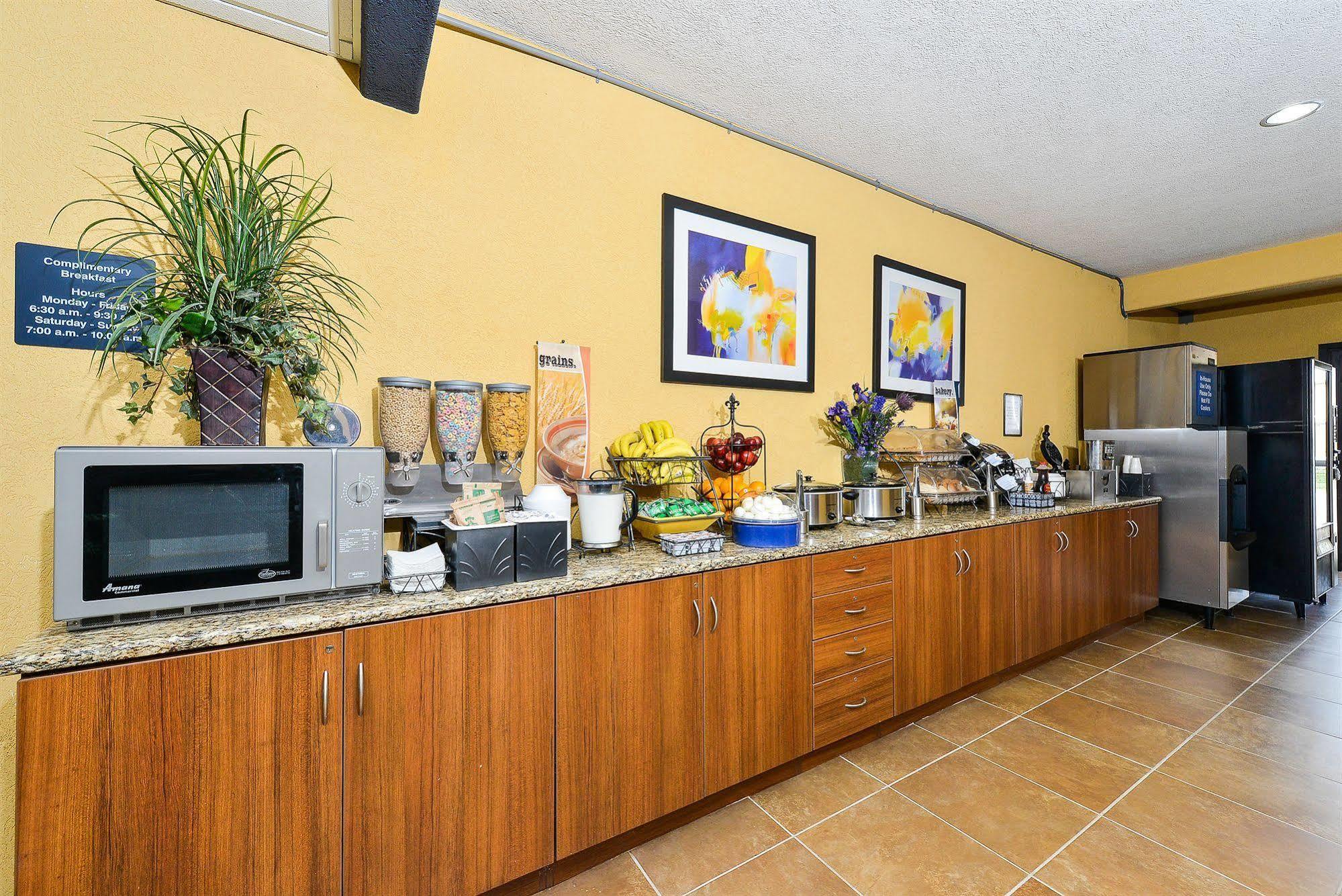 Microtel Inn & Suites By Wyndham New Braunfels I-35 Eksteriør bilde