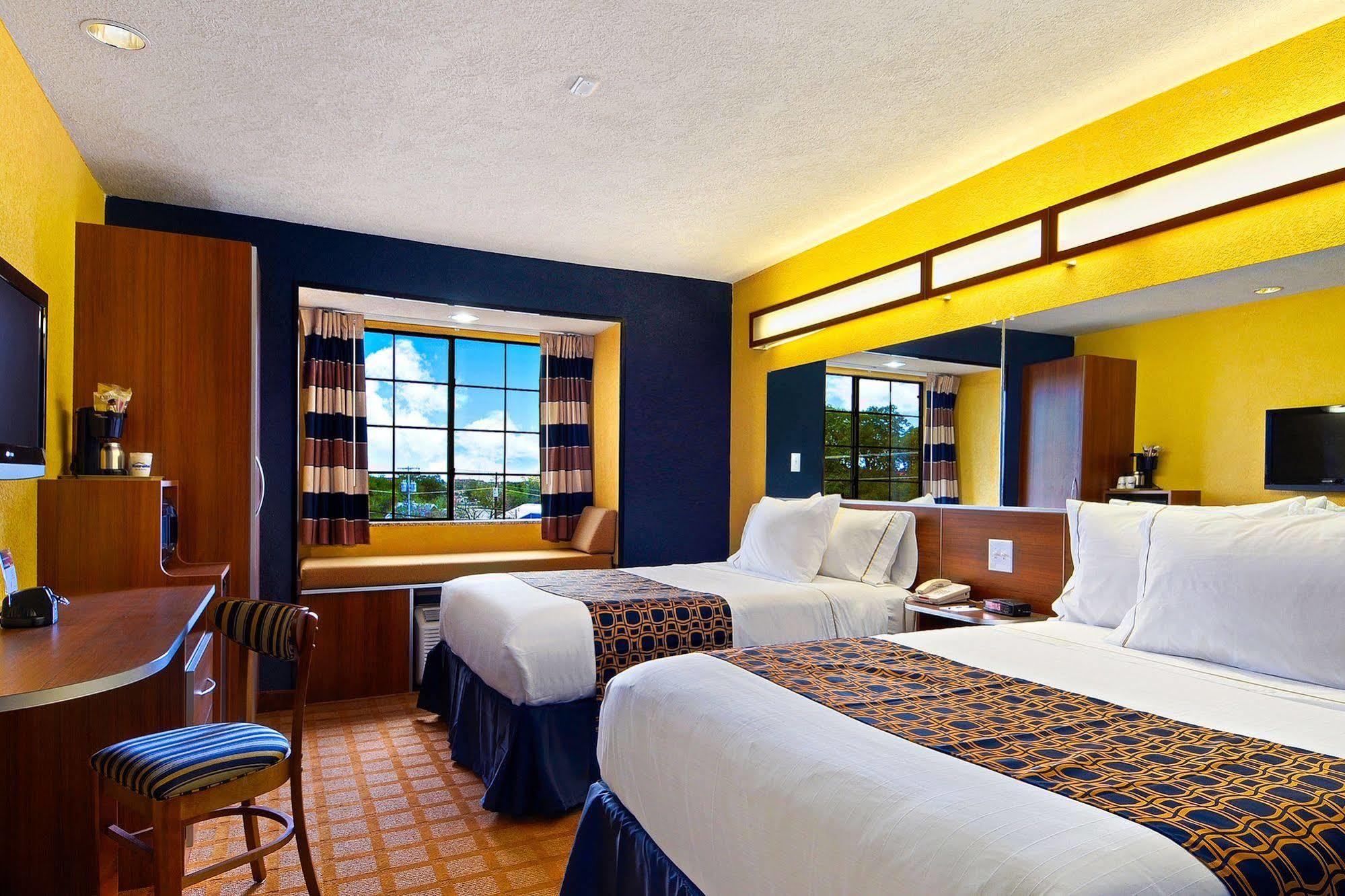 Microtel Inn & Suites By Wyndham New Braunfels I-35 Eksteriør bilde