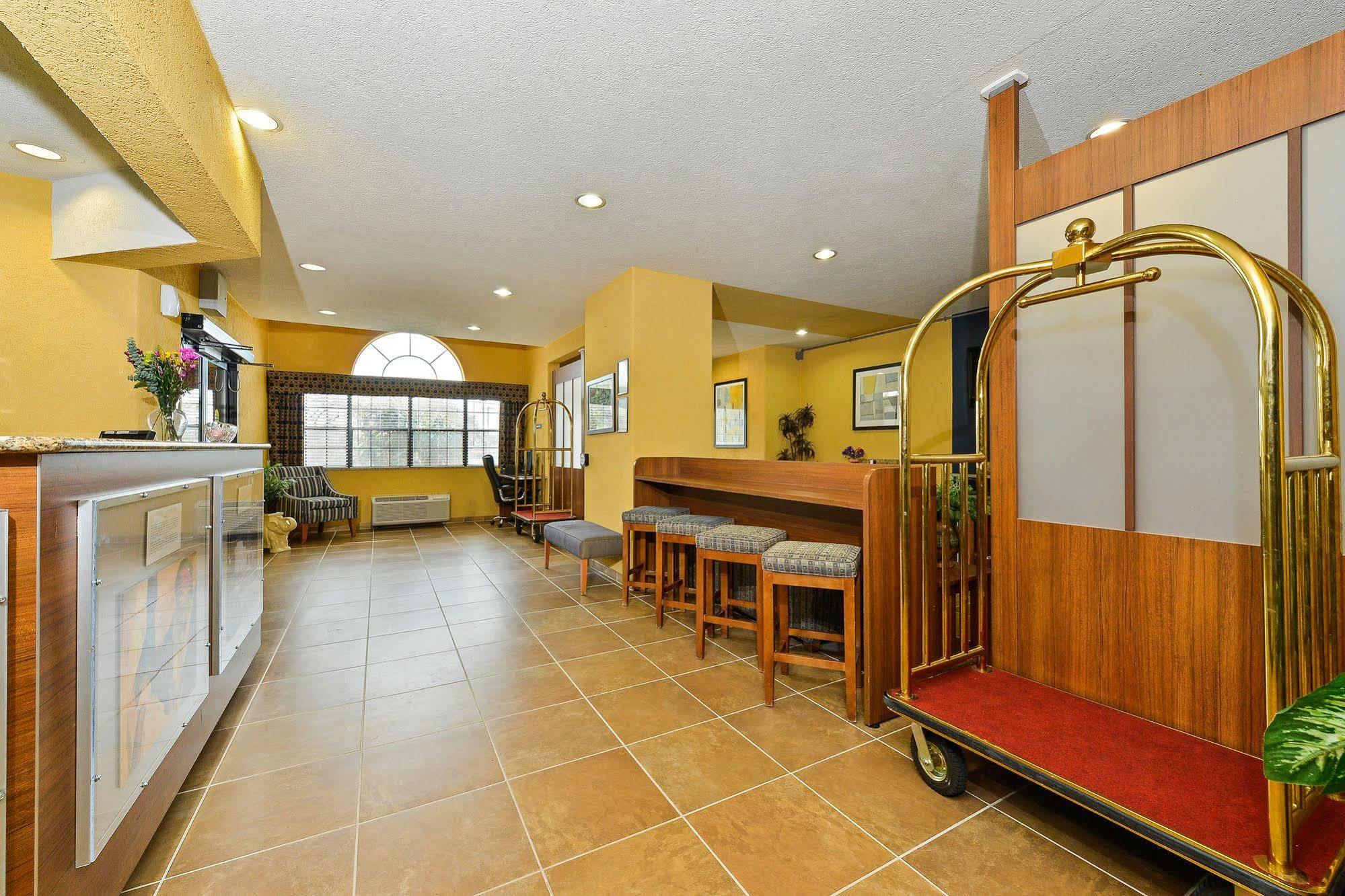 Microtel Inn & Suites By Wyndham New Braunfels I-35 Eksteriør bilde
